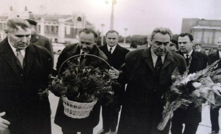 Фото Архивные тайны: опубликованы кадры Ленина, Ельцина и Жириновского во время визита в Новосибирск 8